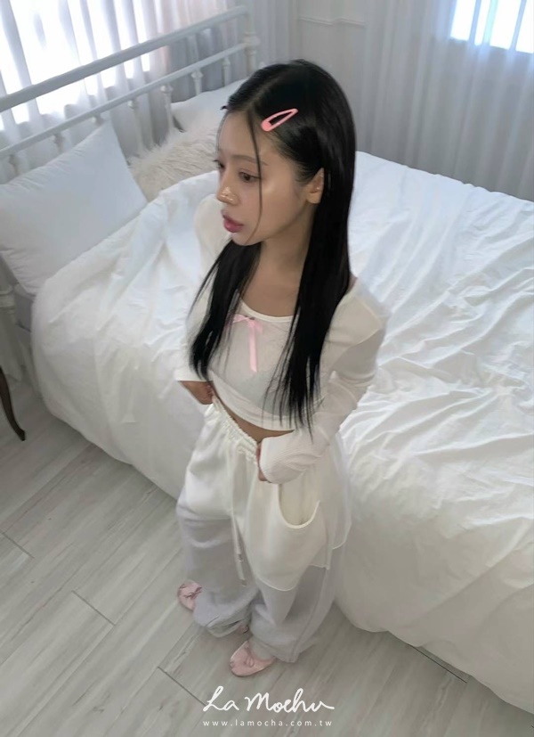 後扭結上衣(白配粉色蝴蝶結/黑配黑色蝴蝶結)